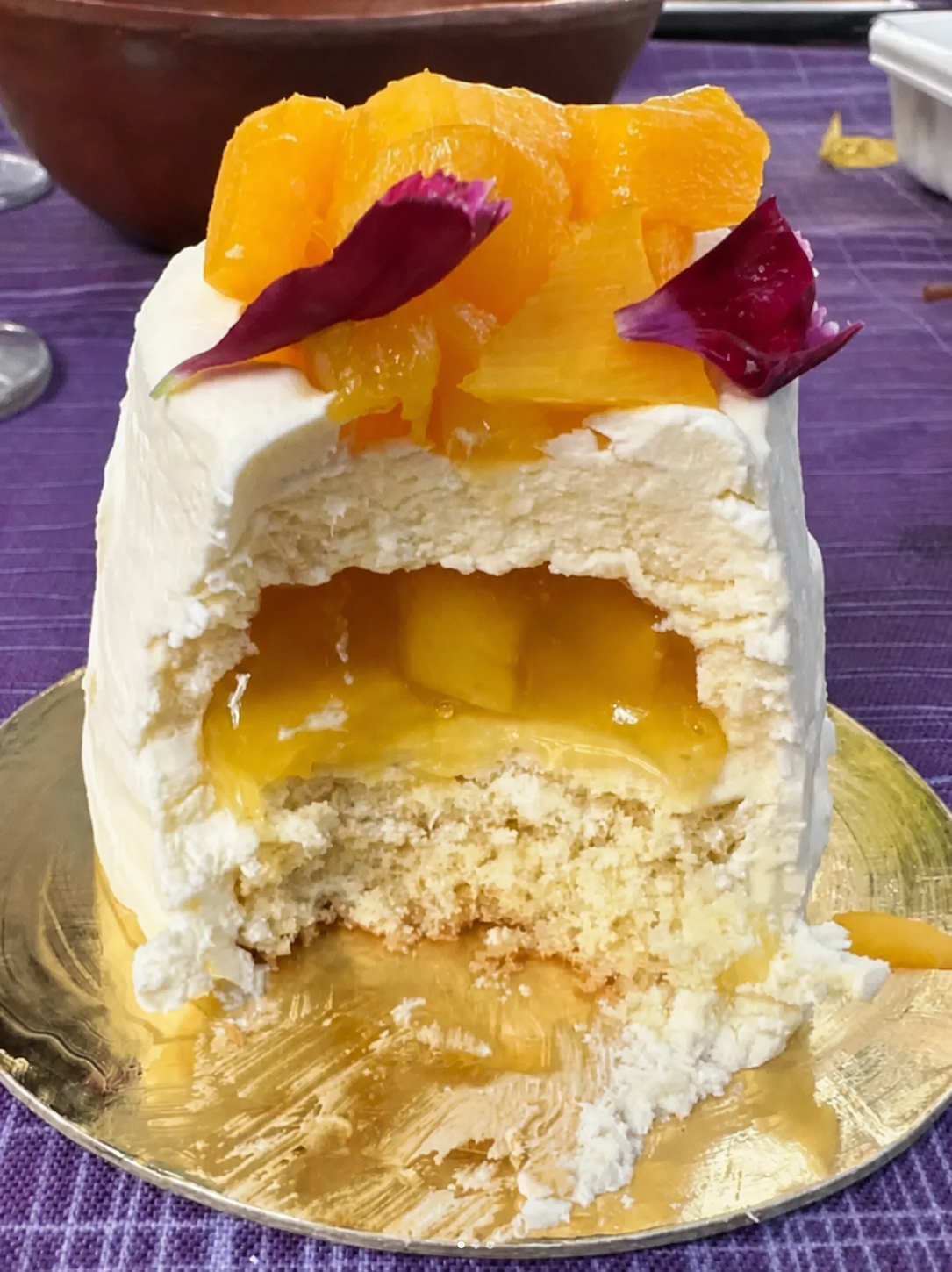 Postre de naranja con interior frutal
